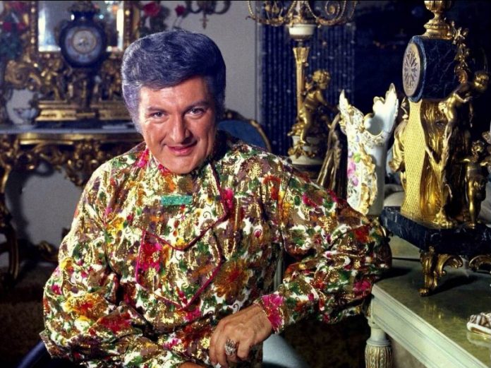 Donald Trump. Liberace, Bling,